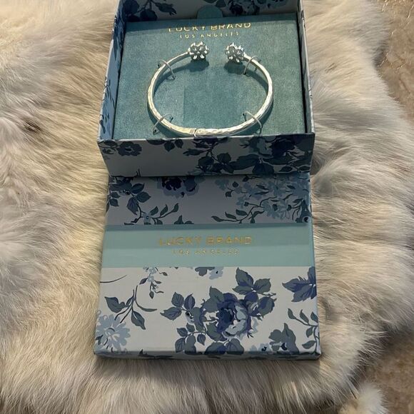 LUCKY BRAND Silver Tone Bangle NWT - Picture 2 of 5